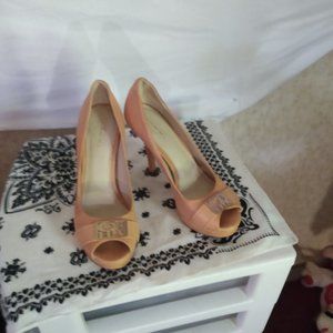 coach pumps